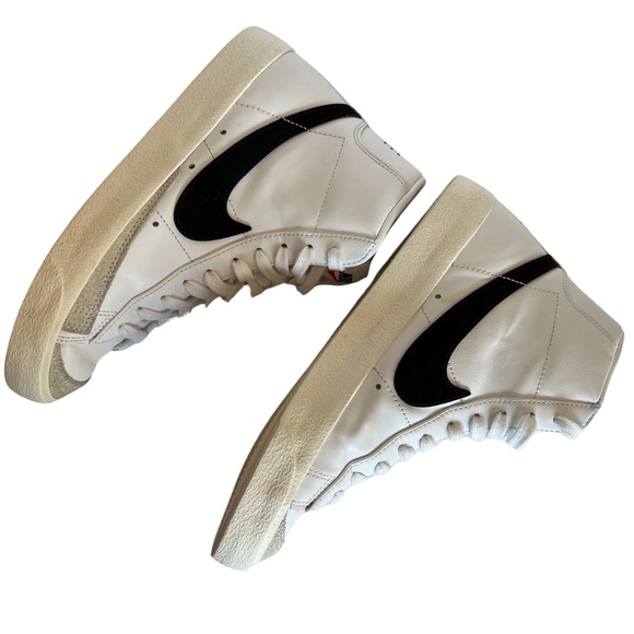NIKE Women’s Blazer Mid 77 Size 7.5 in White & Black - Worn twice! - Picture 7 of 13